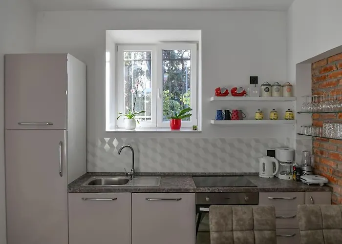 Lovely In The Park Near The Apartment