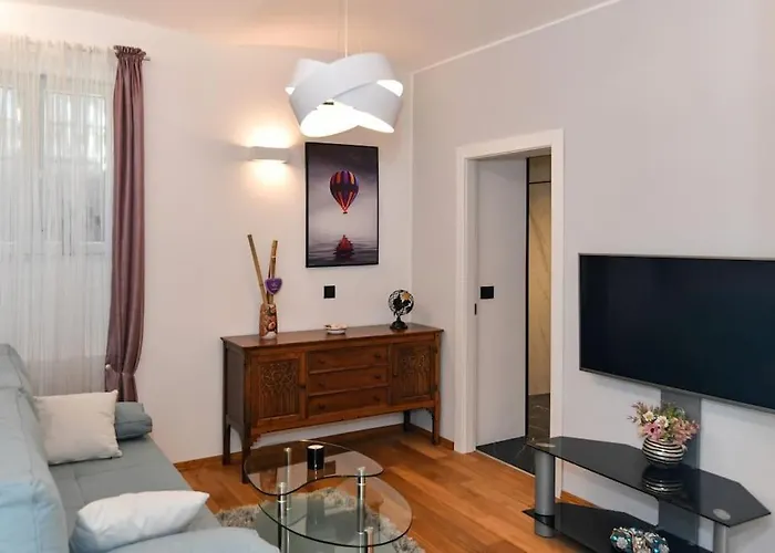 Lovely In The Park Near The Apartment Opatija